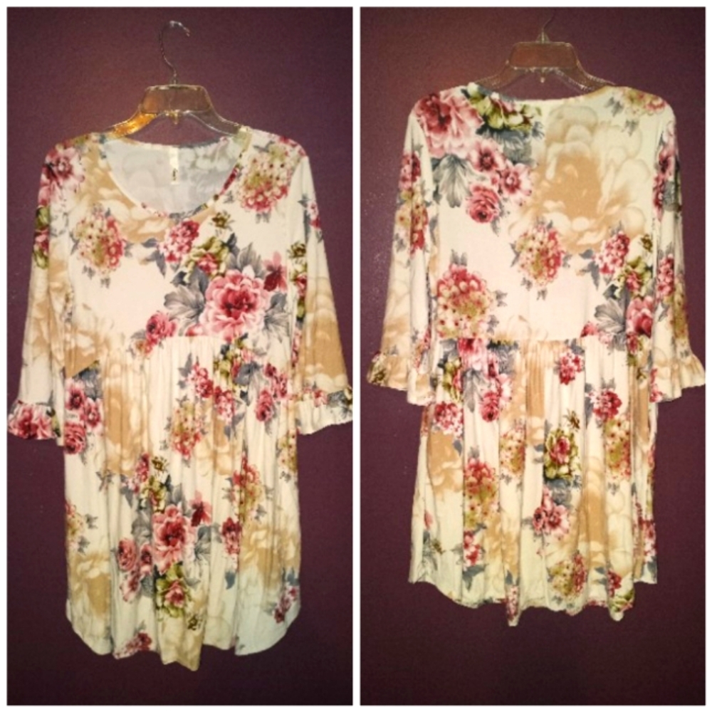 Like new Celeste oversized Large floral top